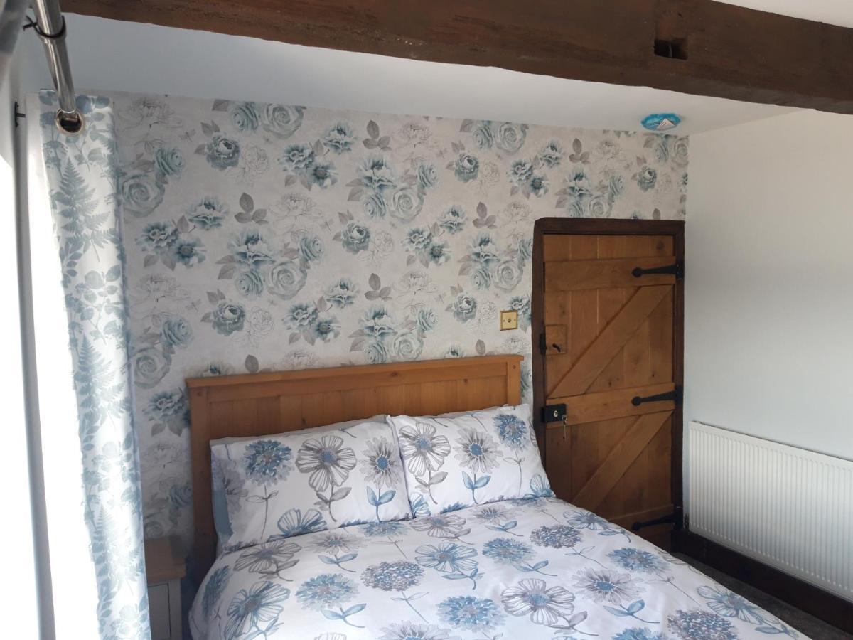 Upper Eyton Farmhouse B&B Shrewsbury Exterior photo